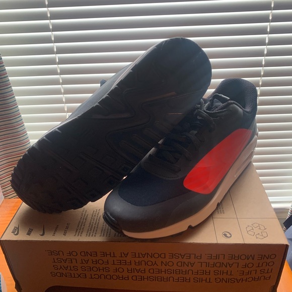 Air Max 90 Size 9.5 - Picture 2 of 3